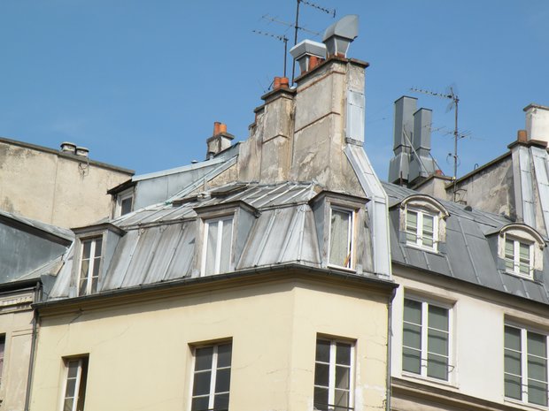  toits et cheminées d'immeubles, rue de la Harpe